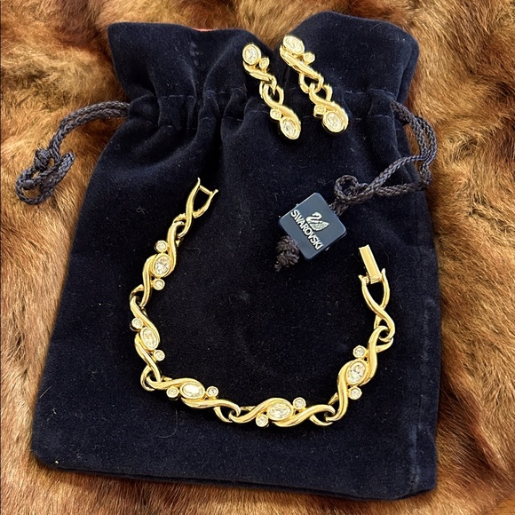 Swarovski Infinty Bracelet & Earring Ensemble - Picture 1 of 5